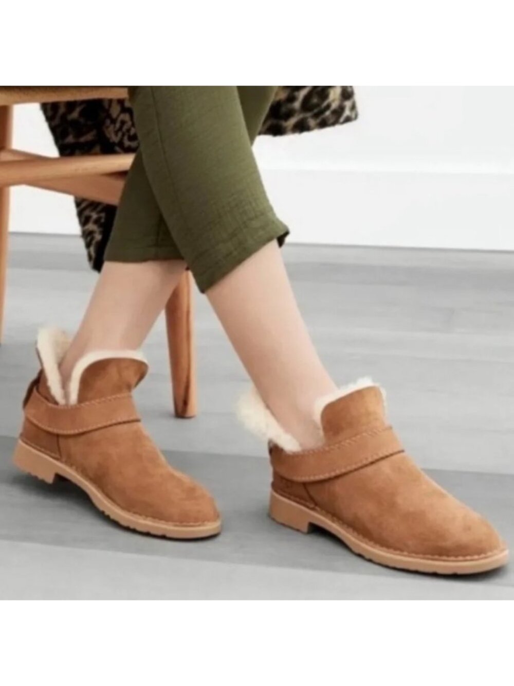 UGG Women’s McKay Suede Booties Size: 6.5